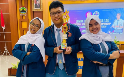 Mengukir Prestasi di Panggung Gagasan: Tim Debat Bahasa Inggris Smaransa